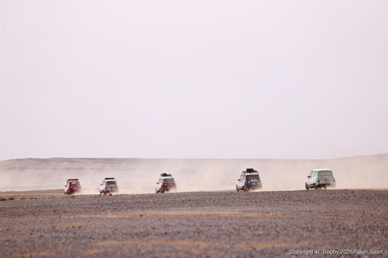 Photo de 5 4L dans le désert